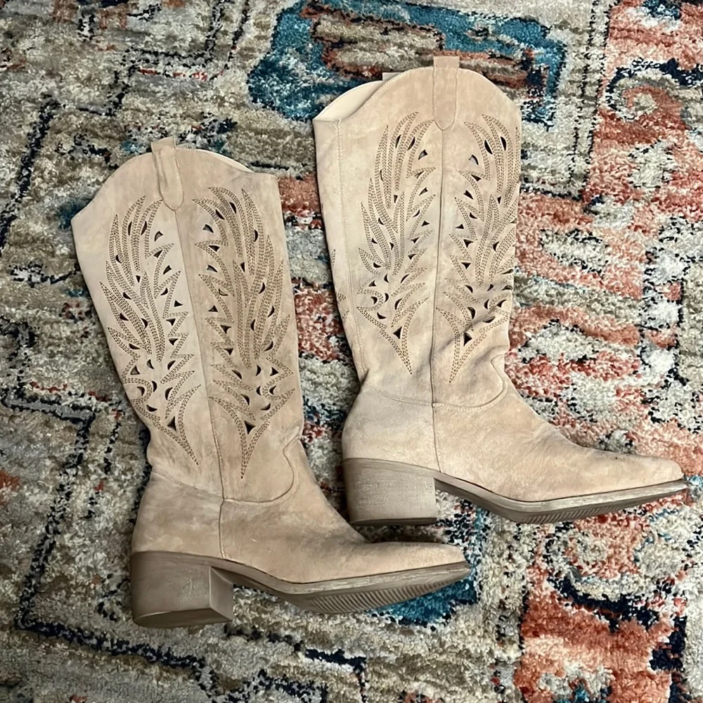 Boots - Picture 1 of 7
